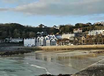 guernsey/st-peter-port-waterfront/shop/guernsey-market-place