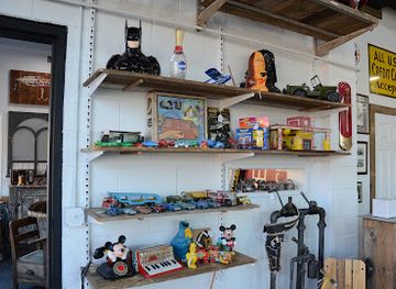 iowa/little-switzerland/shop/uptown-vintage-market