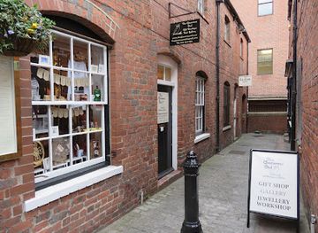 united-kingdom/north-east-england/shop/the-glamorous-owl