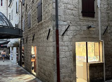 montenegro/bay-of-kotor/shop/luxury-shopping-center