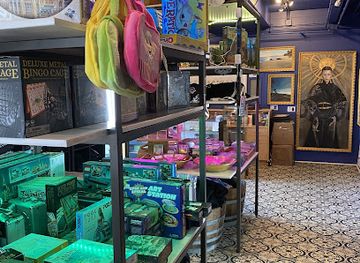 california/santa-barbara/santa-barbara-waterfront/shop/deep-blue-sea