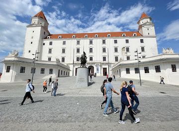 slovakia/bratislava/bratislava-castle-hrad/shop/castle-garden