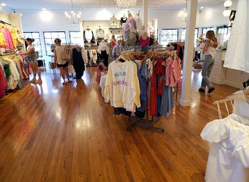 illinois/peoria/shop/apricot-lane-boutique