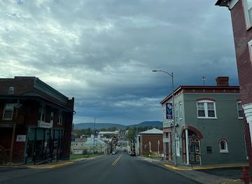 virginia/luray-caverns/shop/bank-street-books