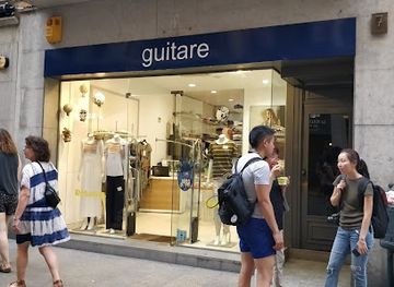 spain/girona/el-mercadal/shop/guitare