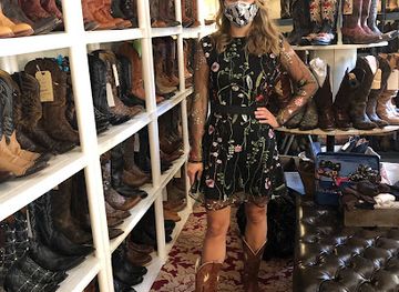 north-carolina/foothills/shop/uniquitiques
