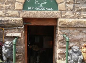 west-virginia/new-river-gorge-national-park-and-preserve/shop/the-hobbit-hole-your-vintage-needs