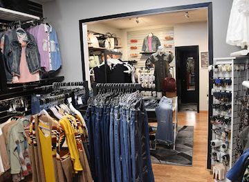 iowa/decorah/shop/shear-wonders-boutique