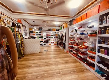 ghana/mole-national-park/shop/heena-s-trends-annex