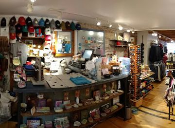massachusetts/newburyport/shop/life-is-good