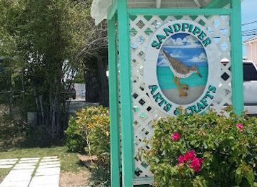 the-bahamas/exuma-cays-land-and-sea-park/shop/straw-market