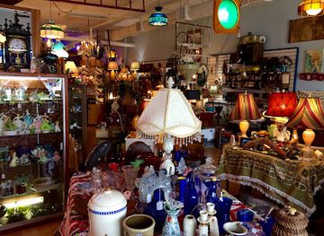 indiana/the-lakes-region/shop/out-of-the-blue-finds