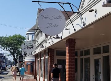 rhode-island/newport-cliff-walk/shop/the-salty-babe