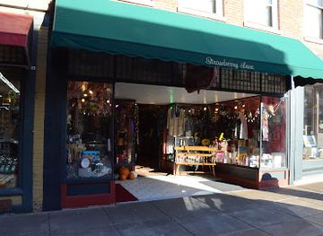 illinois/galena-historic-district/shop/strawberry-lane