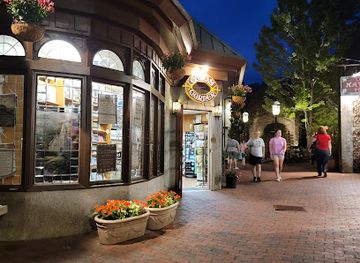 north-carolina/great-smoky-mountains/shop/the-village-shops