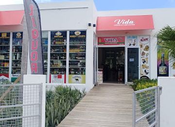 saint-kitts-and-nevis/nevis-peak/shop/vida-liquor-cigar-lounge