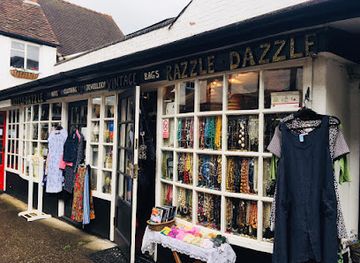 united-kingdom/stratford-upon-avon/shop/razzle-dazzle