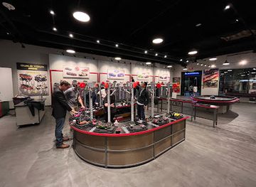 california/anaheim/anaheim-gardenwalk/shop/ridemakerz