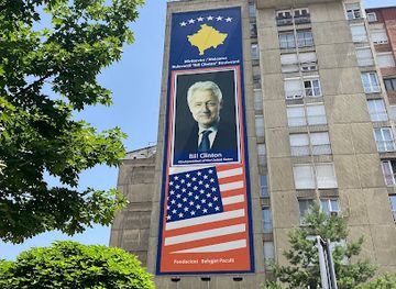 kosovo/gollak/shop/bill-clinton-statue