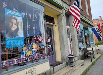 maine/waldo-county/shop/the-aquarian-gift-shop
