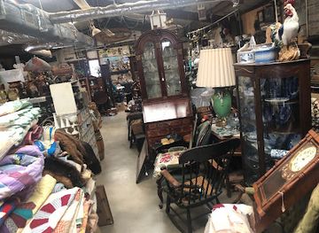 texas/lubbock/shop/lucky-s-world-antiques-market-auction