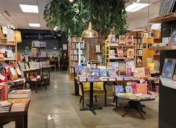 north-carolina/chapel-hill/shop/epilogue-books-chocolate-brews