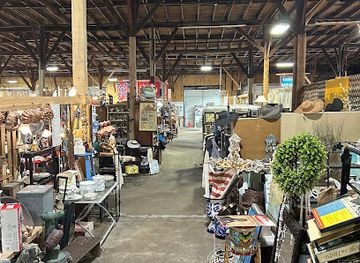 mississippi/the-flatwoods/shop/cotton-warehouse-antique-mall