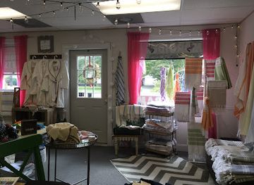 connecticut/bear-mountain/shop/happiest-studio