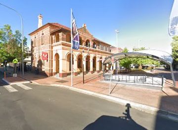 australia/new-england/shop/the-clique-curation