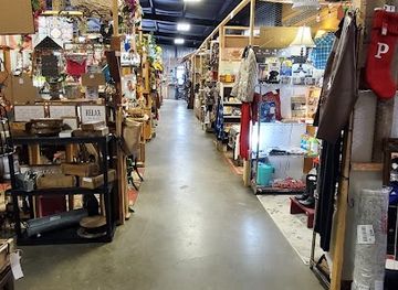 missouri/dissected-till-plains/shop/outpost-flea-market
