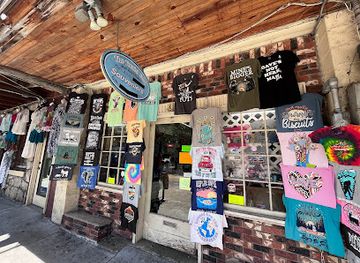 arkansas/eureka-springs/shop/tourist-stop