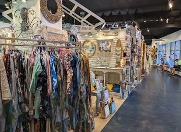 north-carolina/cape-fear-coast/shop/blue-moon-gift-shops