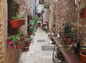 montenegro/budva-riviera/shop/antique-shop-gallery