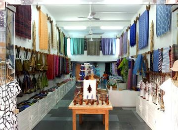 cambodia/phnom-penh/daun-penh/shop/artisan-village