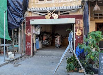 cambodia/kampot/shop/no-strings-attached-music-shop-kampot