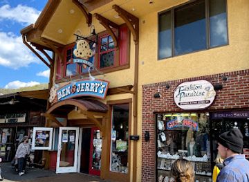 tennessee/gatlinburg/shop/fashion-paradise