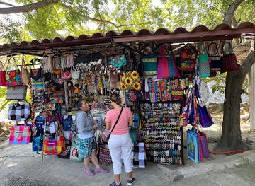 mexico/puerto-vallarta/downtown-puerto-vallarta/shop/downtown-rio-cuale-craft-market