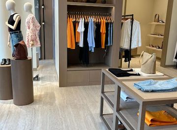 kazakhstan/nur-sultan/khan-shatyr-entertainment-center/shop/12-storeez