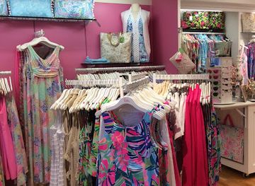 massachusetts/martha-s-vineyard/shop/lilly-pulitzer