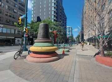 canada/toronto/shop/fashion-district