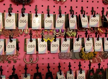 missouri/hannibal/shop/the-glitter-box-depot