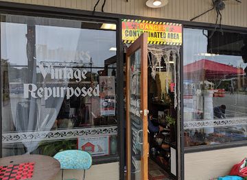 tennessee/oak-ridge/shop/through-the-looking-glass-antiques-and-collectibles