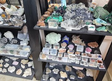 hungary/matra-mountains/shop/amethyst-mineral-shop