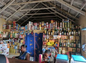 cabo-verde/praia-de-santa-monica/shop/mercearia-elvis