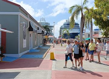 sint-maarten/little-bay-beach/shop/phillipsburg-sint-maarten