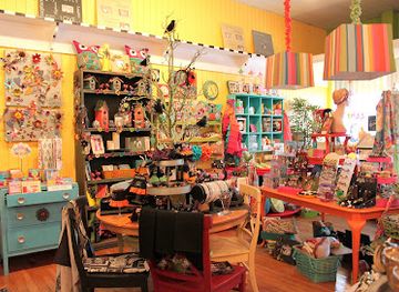 texas/enchanted-rock-state-natural-area/shop/heirlooms-needless-necessities