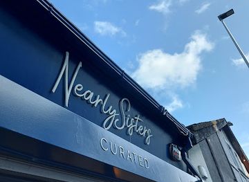 ireland/county-kildare/shop/nearlysisters-corporate-and-personal-gifting-ladies-clothing-accessories-homewares-skincare