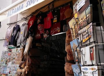 portugal/lisbon/alfama/shop/alfama-souvenir