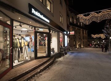 austria/lech-zurs-am-arlberg/shop/peak-performance