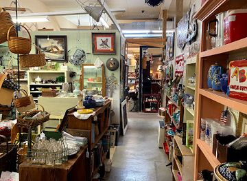 arkansas/eureka-springs/shop/the-barn-shoppes-at-the-old-sale-barn